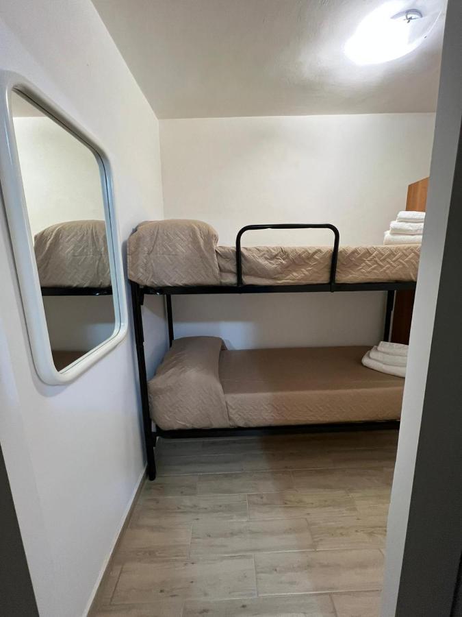 シッラ The Mistral Bed & Breakfast エクステリア 写真