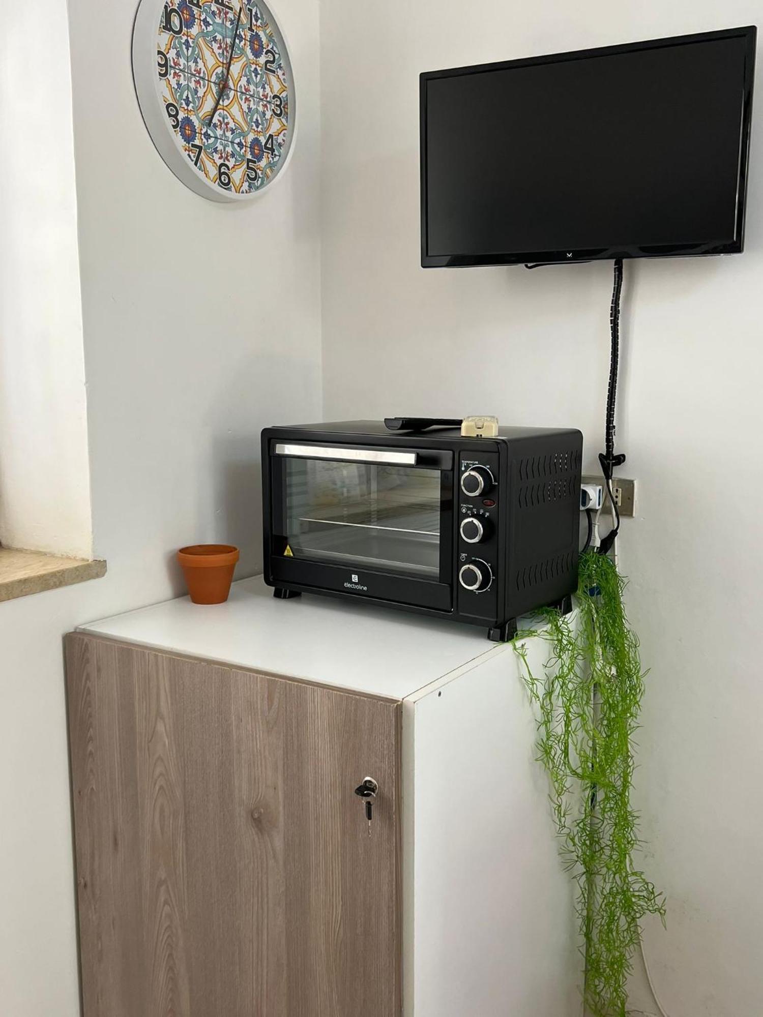 シッラ The Mistral Bed & Breakfast エクステリア 写真